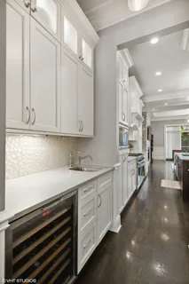 $1,150,000 | 1152 West Newport Avenue, Unit 1, Chicago, IL 60657