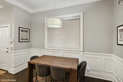 $1,150,000 | 1152 West Newport Avenue, Unit 1, Chicago, IL 60657