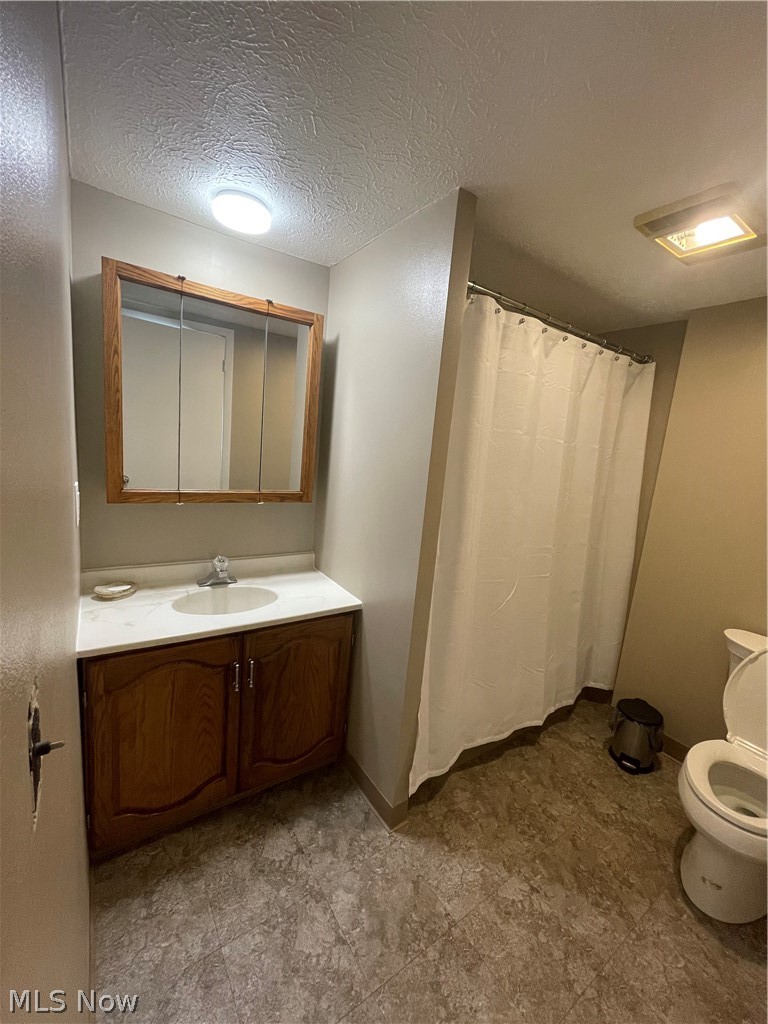 29317 Oakdale Road Willowick, OH 44095 - Photo 23 of 33 Master Bath