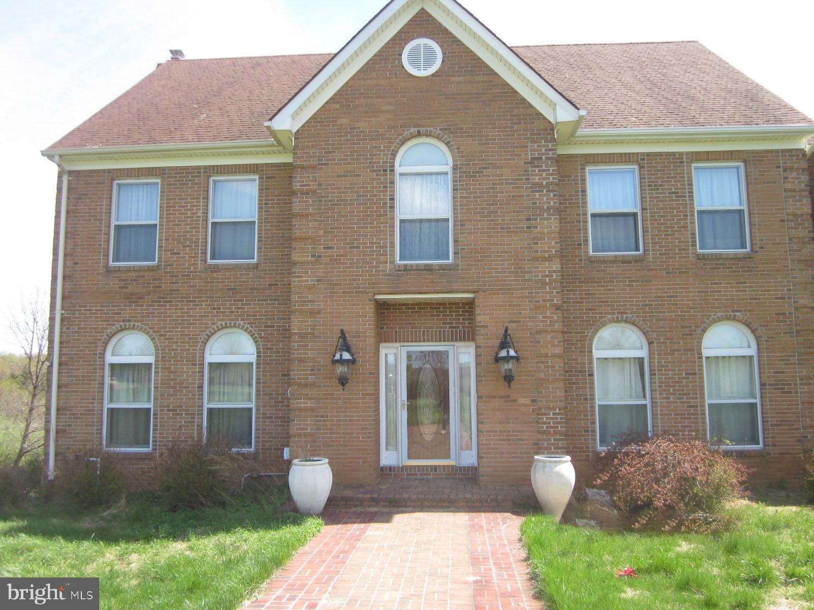 18766 Woodburn Road Leesburg, VA 20175 - Photo 1 of 33 Gallery Image 1
