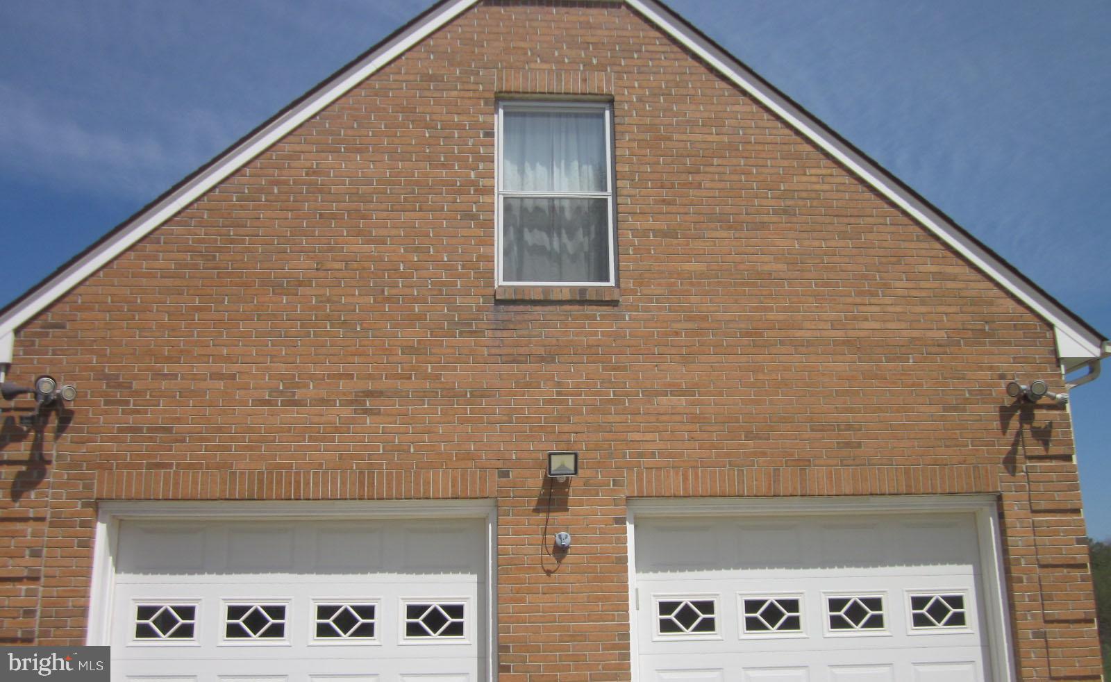18766 Woodburn Road Leesburg, VA 20175 - Photo 3 of 33 Gallery Image 3