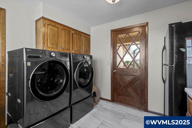 11660 Simpson Road Monmouth, OR 97361 - Photo 29 of 50 a utility room with dryer and washer