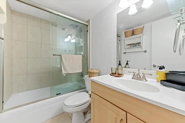 $174,999 | 4500 North Federal Highway, Unit 147F, Lighthouse Point, FL 33064