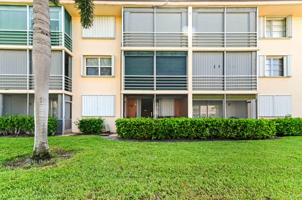 $174,999 | 4500 North Federal Highway, Unit 147F, Lighthouse Point, FL 33064