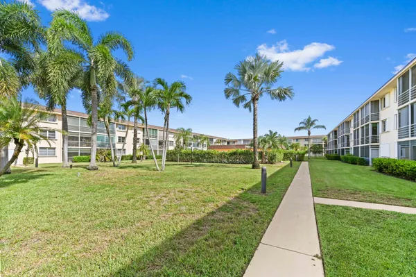 $174,999 | 4500 North Federal Highway, Unit 147F, Lighthouse Point, FL 33064