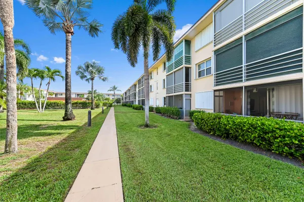 $174,999 | 4500 North Federal Highway, Unit 147F, Lighthouse Point, FL 33064