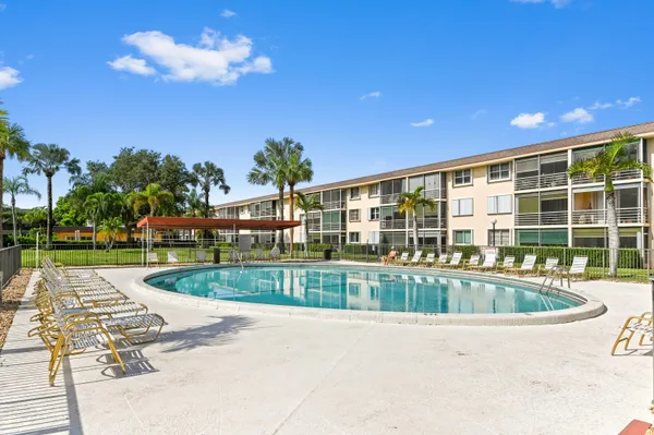 $174,999 | 4500 North Federal Highway, Unit 147F, Lighthouse Point, FL 33064