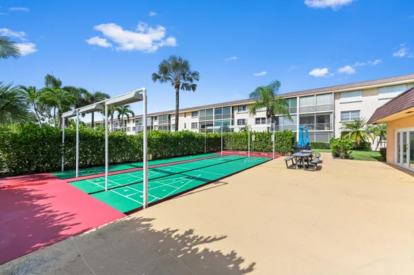 $174,999 | 4500 North Federal Highway, Unit 147F, Lighthouse Point, FL 33064