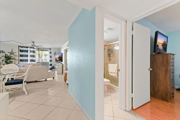 $174,999 | 4500 North Federal Highway, Unit 147F, Lighthouse Point, FL 33064