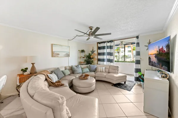$174,999 | 4500 North Federal Highway, Unit 147F, Lighthouse Point, FL 33064