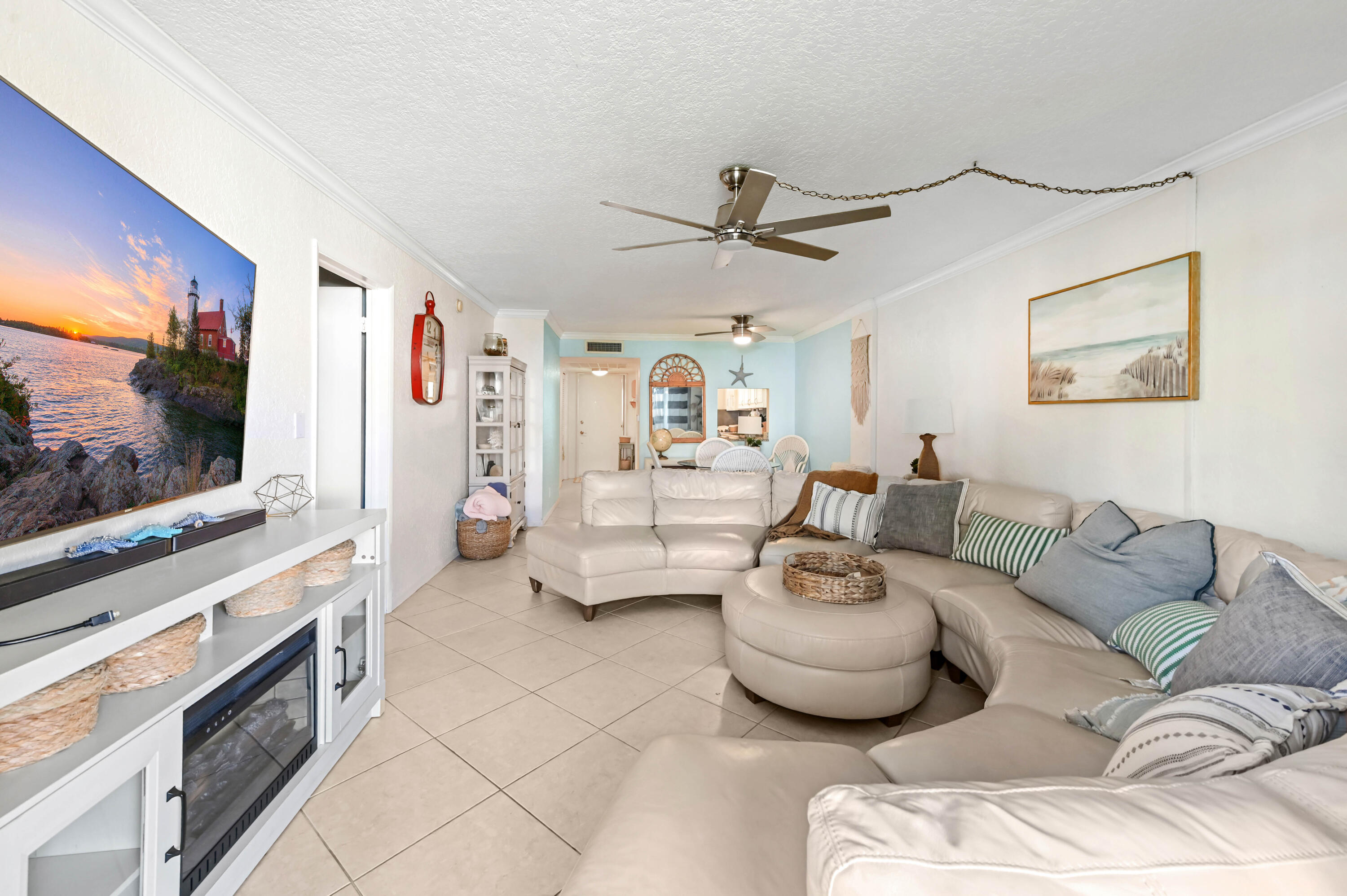4500 North Federal Highway, Unit 147F Lighthouse Point, FL 33064 - Photo 7 of 28 15 Living Room 03