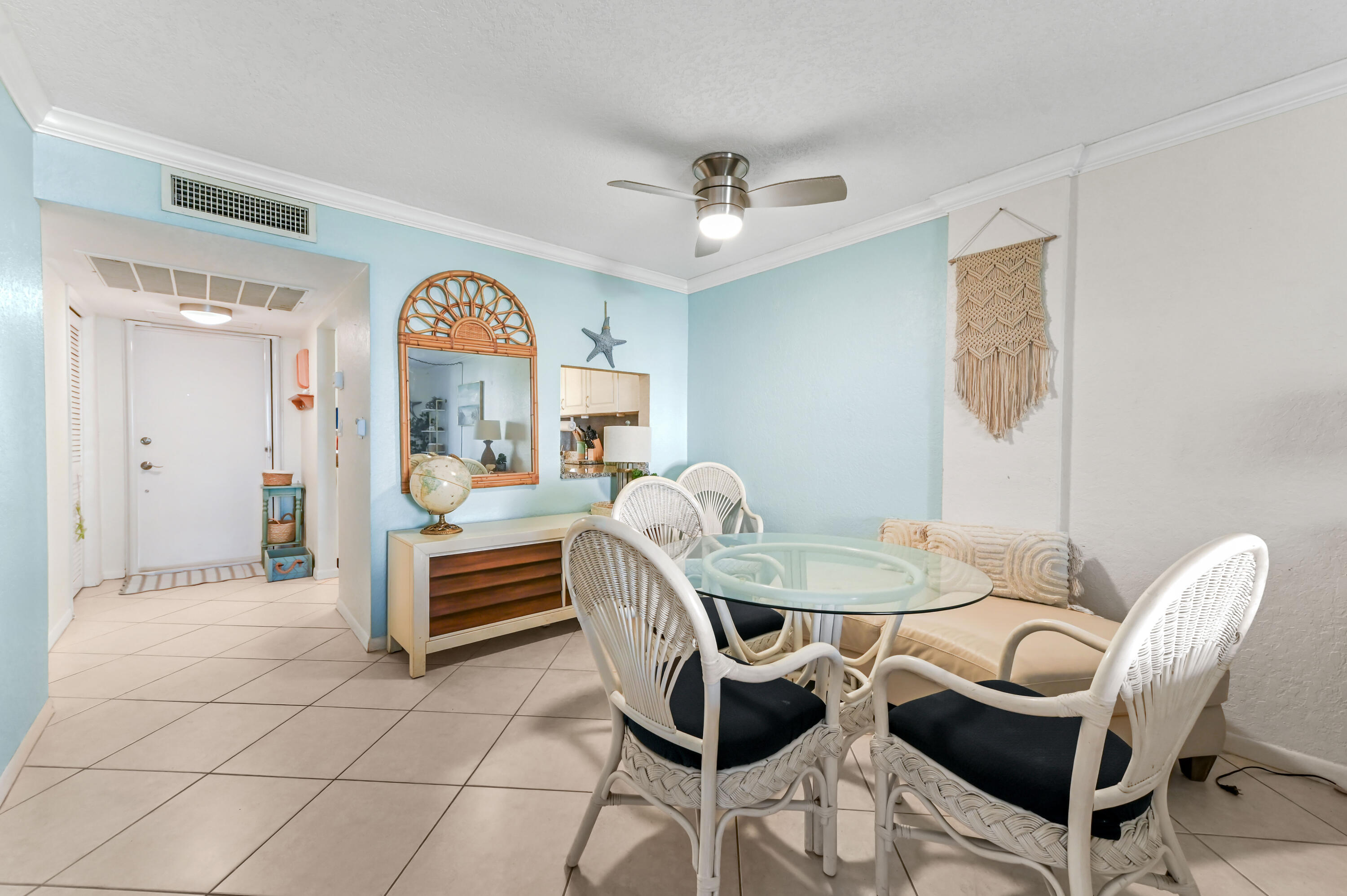4500 North Federal Highway, Unit 147F Lighthouse Point, FL 33064 - Photo 8 of 28 12 Dining room 02