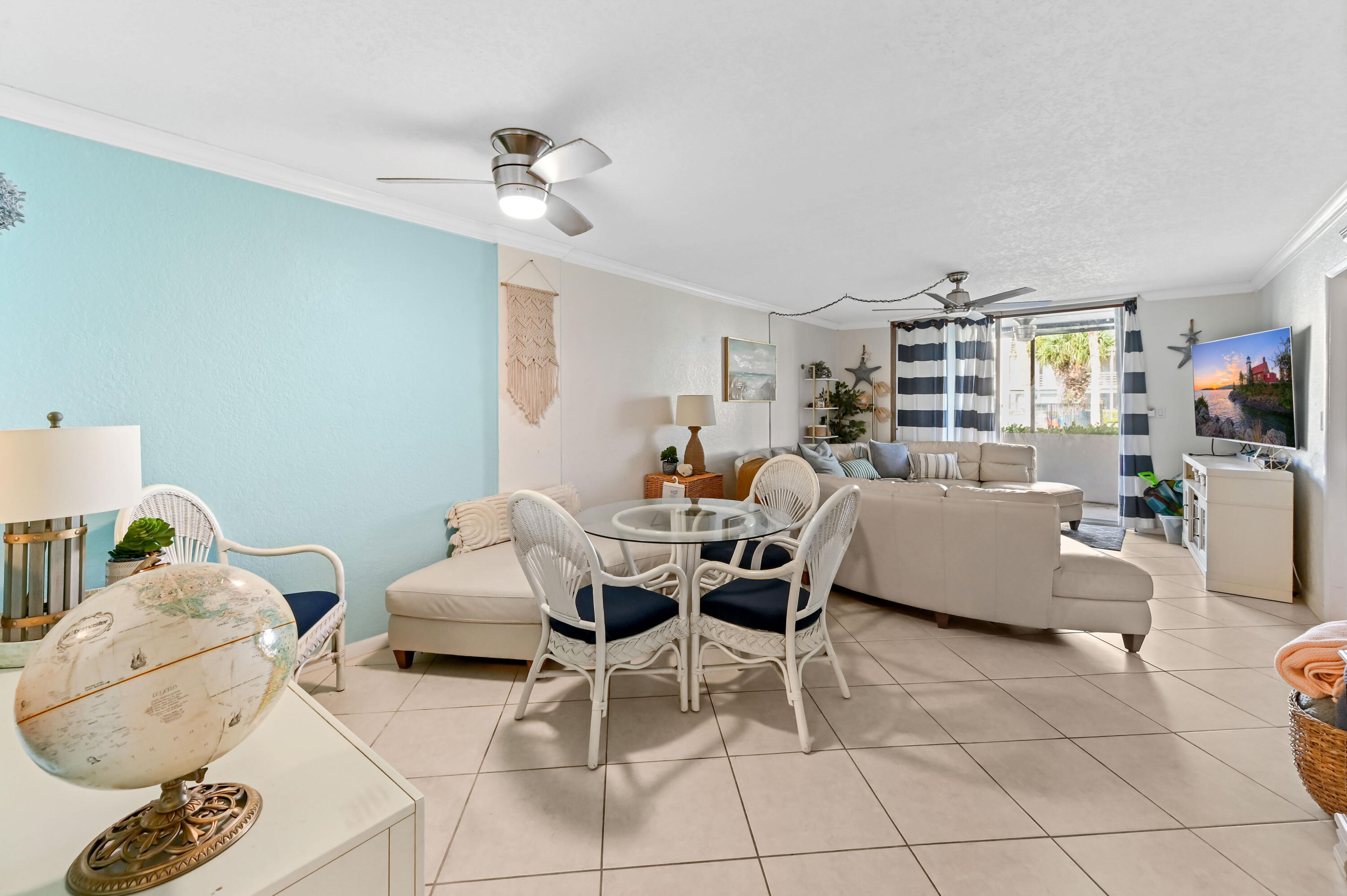 4500 North Federal Highway, Unit 147F Lighthouse Point, FL 33064 - Photo 9 of 28 11 Dining room 01