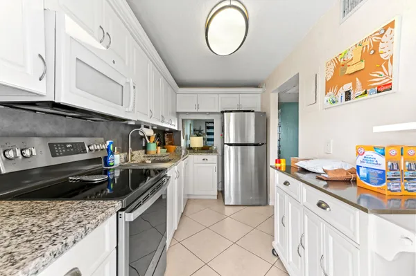 $174,999 | 4500 North Federal Highway, Unit 147F, Lighthouse Point, FL 33064