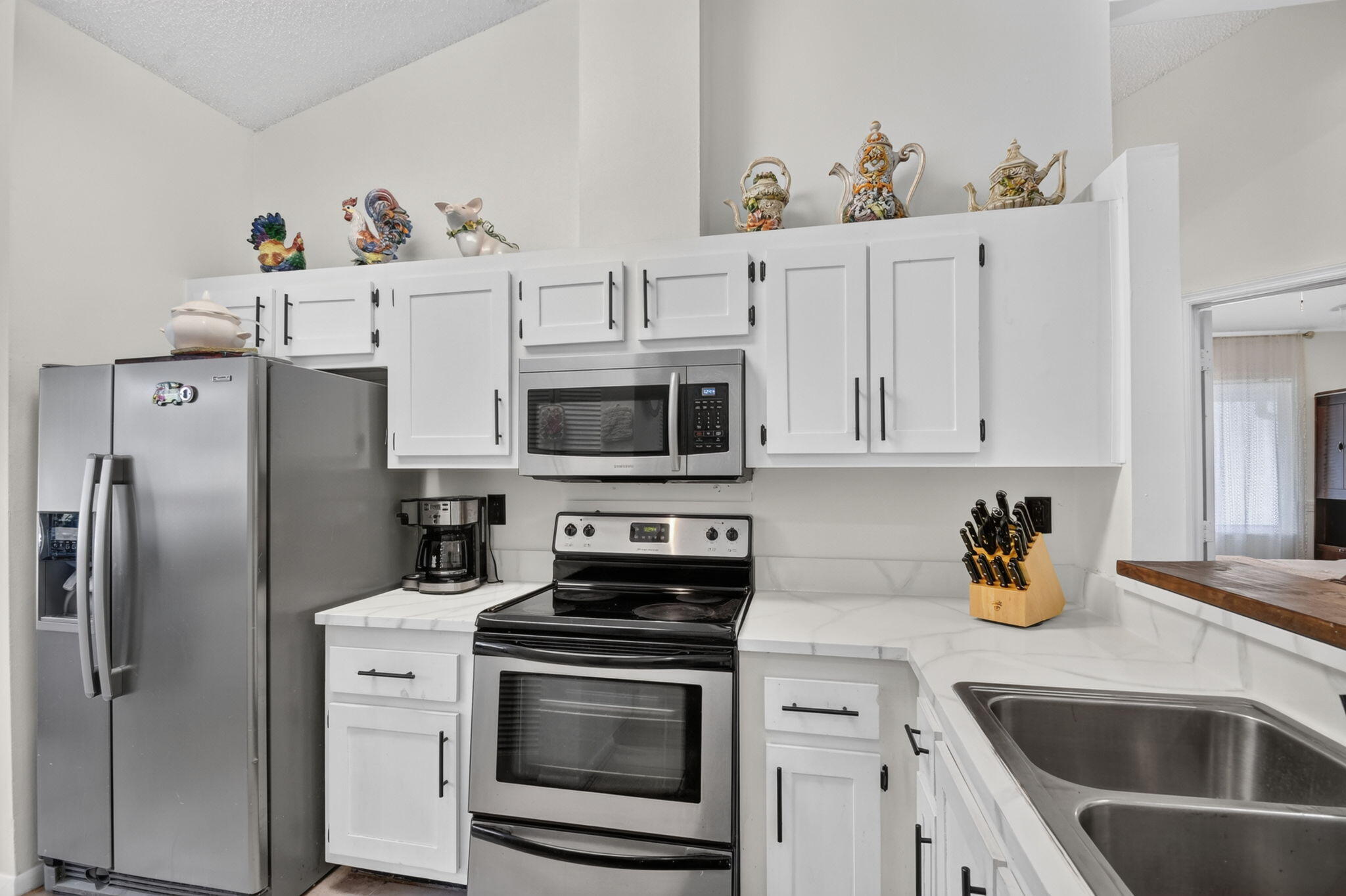 907 Harbour Pointe Way Greenacres, FL 33413 - Photo 7 of 87 Kitchen