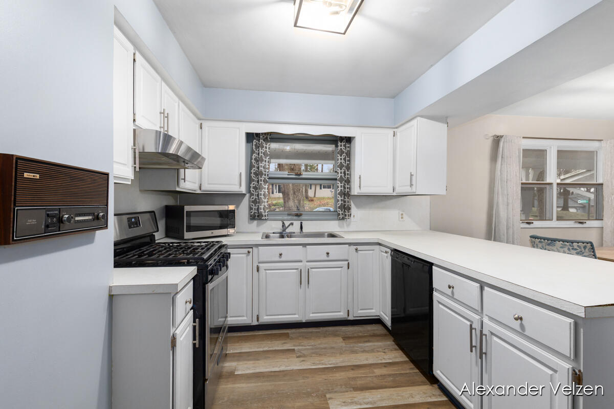 1532 Andover Street Southwest Wyoming, MI 49509 - Photo 11 of 34 IMG_1013