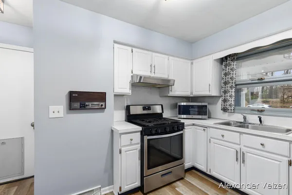 $329,900 | 1532 Andover Street Southwest, Wyoming, MI 49509