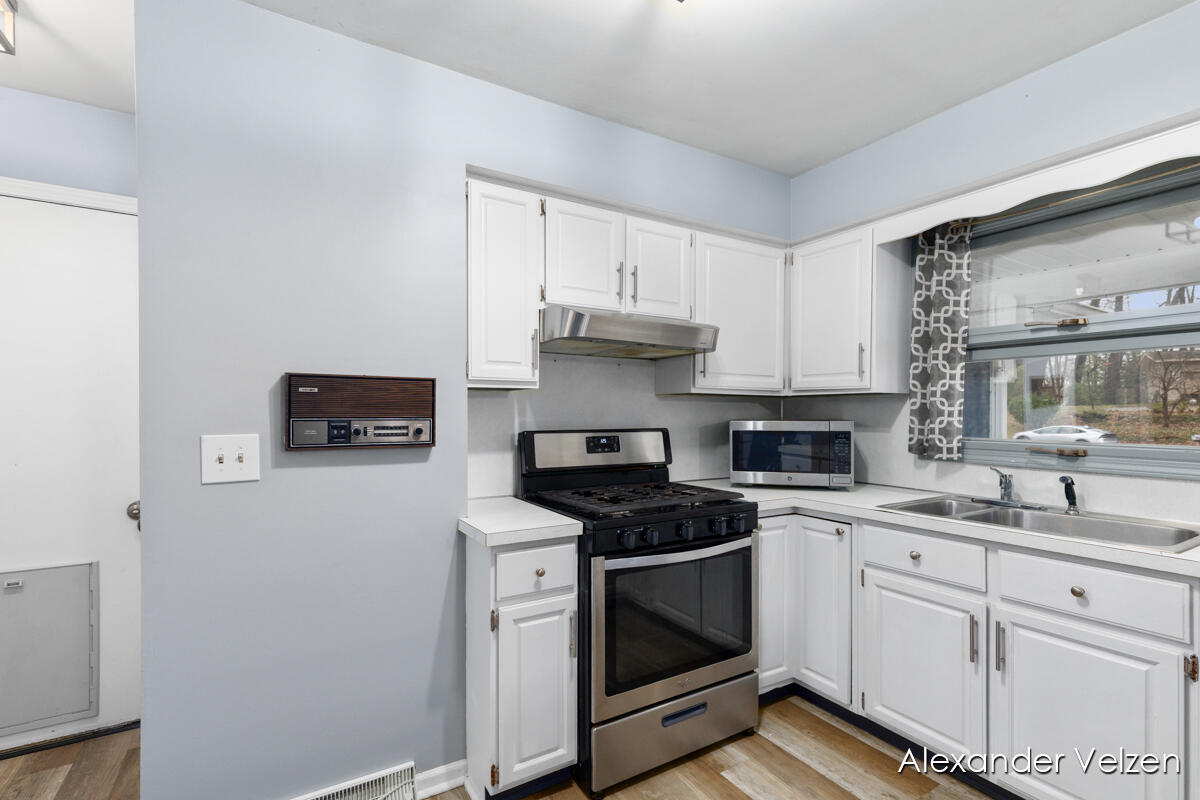 1532 Andover Street Southwest Wyoming, MI 49509 - Photo 12 of 34 IMG_1014