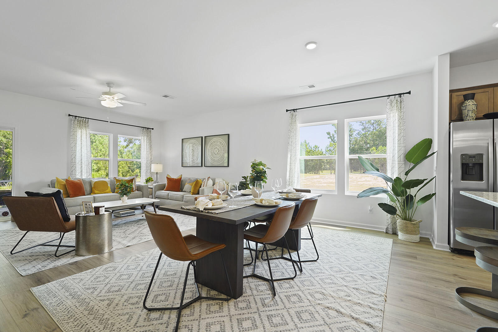 83 Par Three Court Manning, SC 29102 - Photo 3 of 23 Eat-In to Great Room