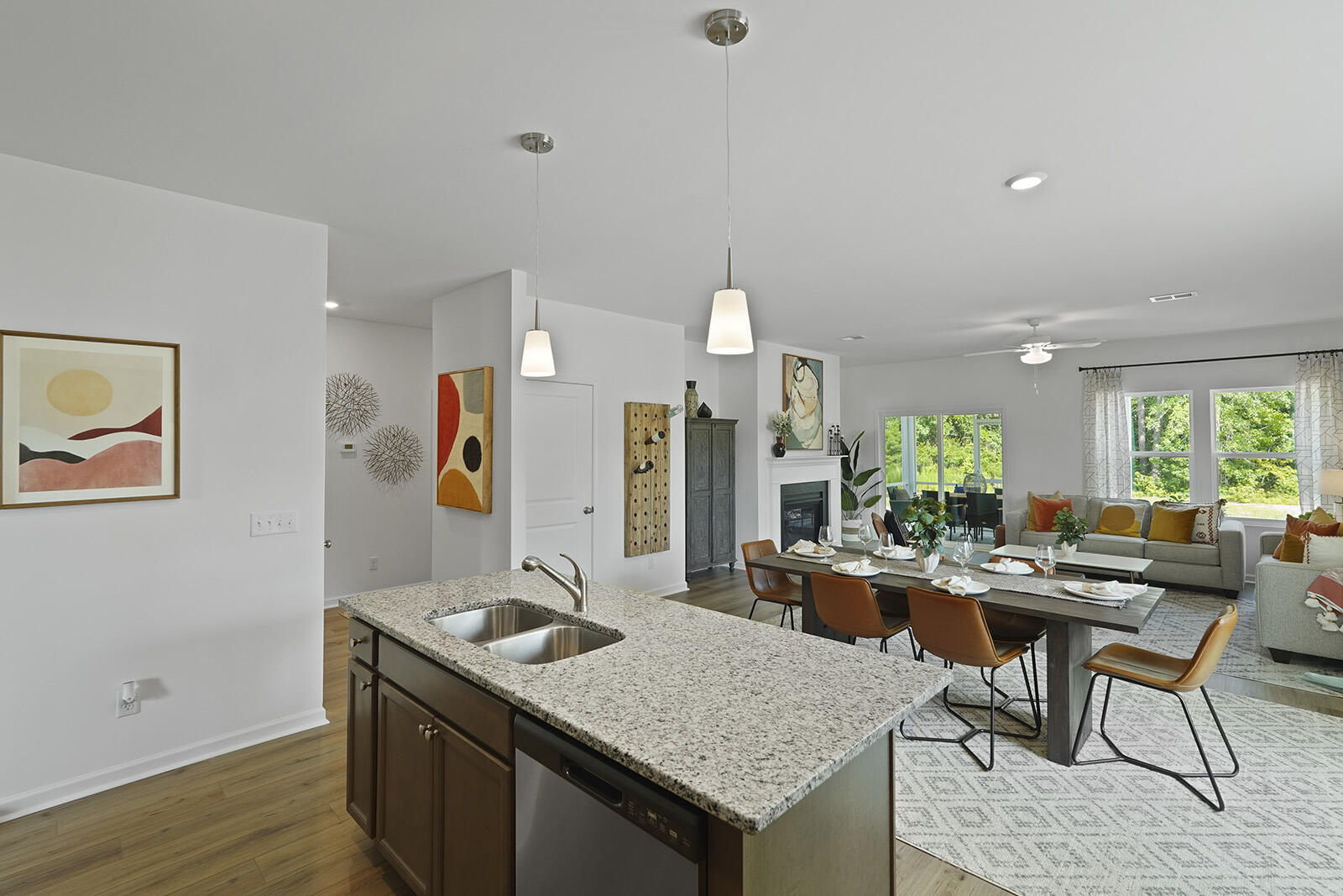 83 Par Three Court Manning, SC 29102 - Photo 10 of 23 Kitchen to Eat-In -