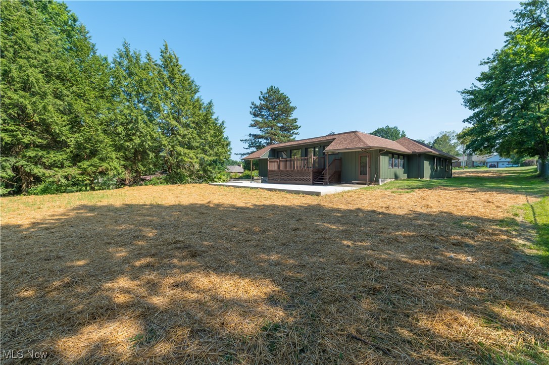 433 Chestnut Road Independence, OH 44131 - Photo 46 of 50 View of grassy yard with a patio