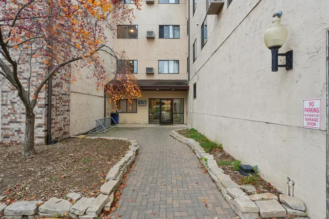 $125,000 | 221 Grand Avenue West, Unit 306, South St. Paul, MN 55075