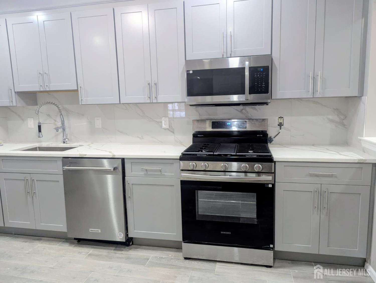 259 Retta Court Piscataway, NJ 08854 - Photo 5 of 20