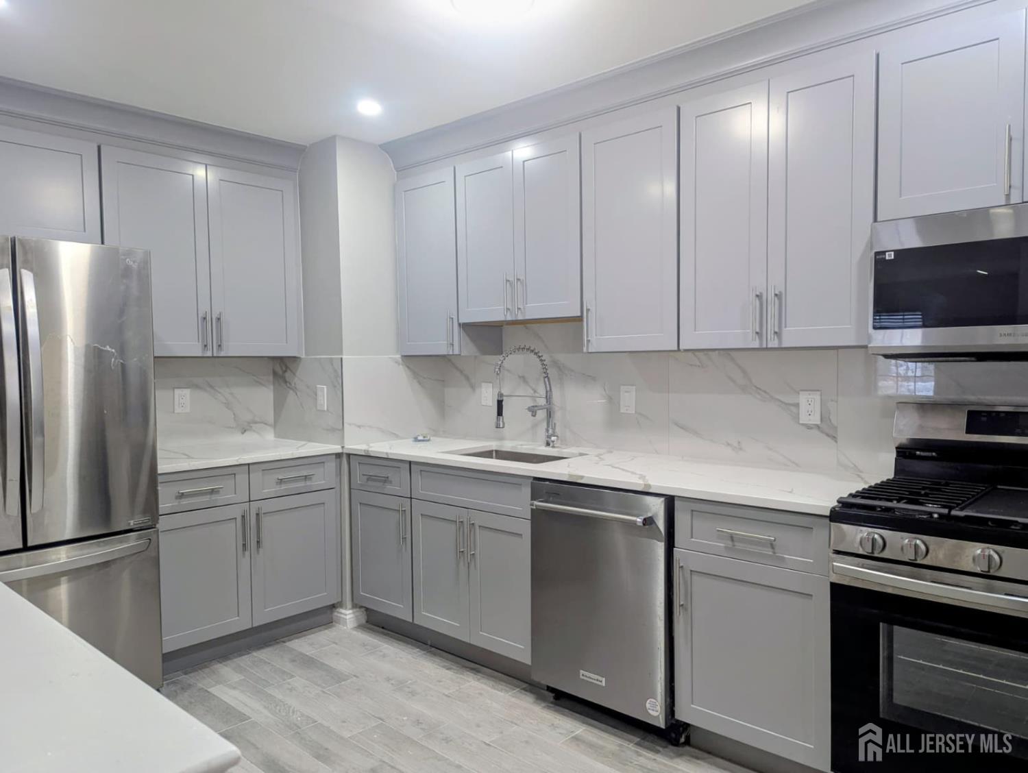 259 Retta Court Piscataway, NJ 08854 - Photo 6 of 20