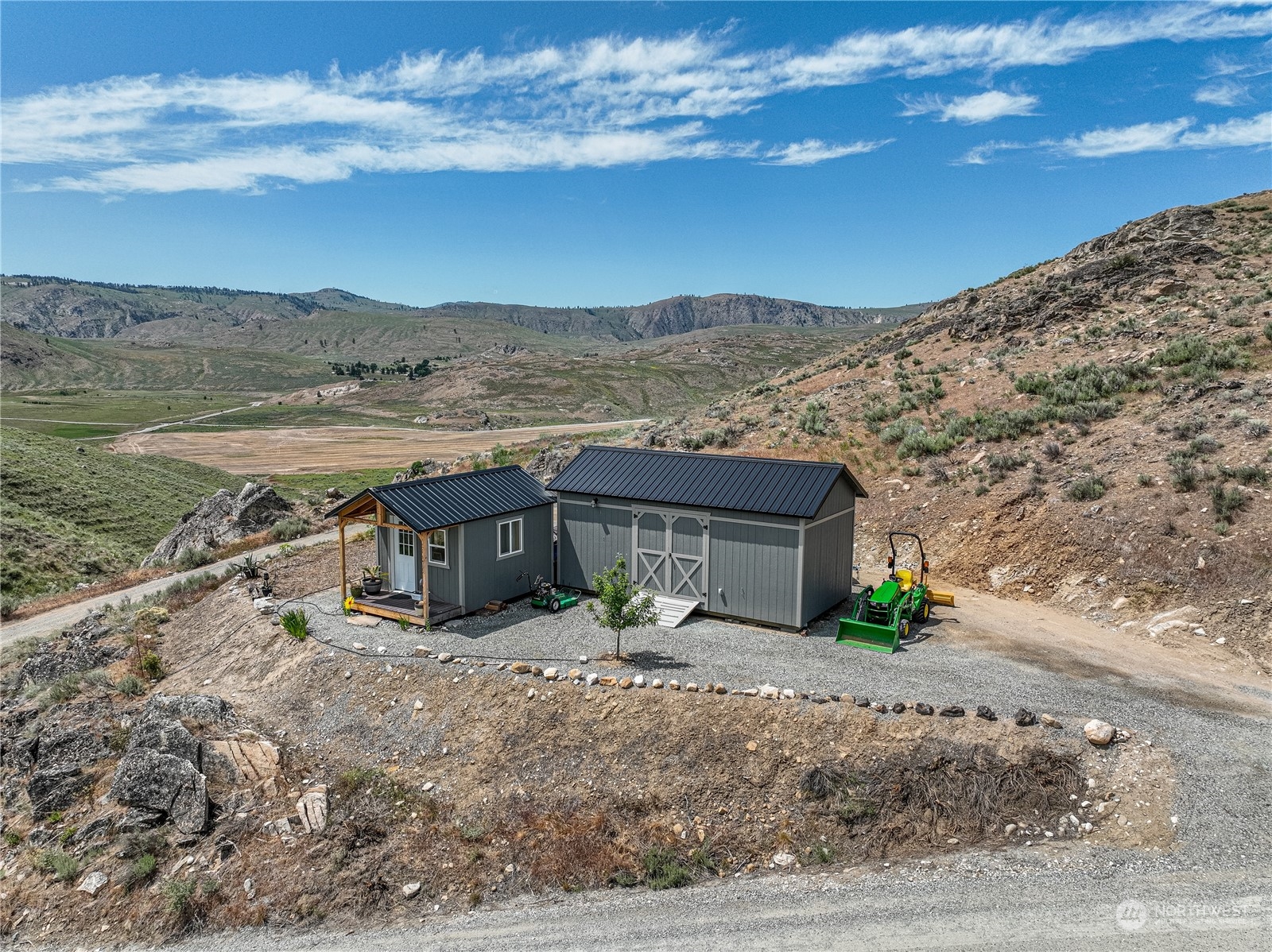 471 A Plata Road Brewster, WA 98812 - Photo 26 of 36 a view of a terrace with a mountain