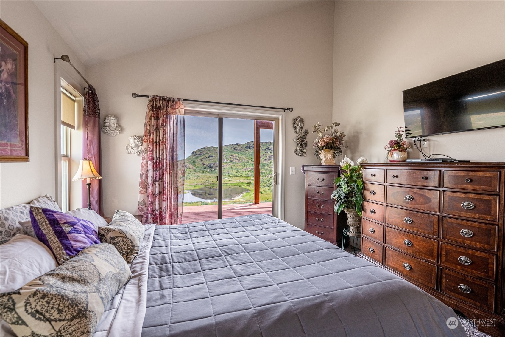 471 A Plata Road Brewster, WA 98812 - Photo 35 of 36 a bedroom with a bed and a television