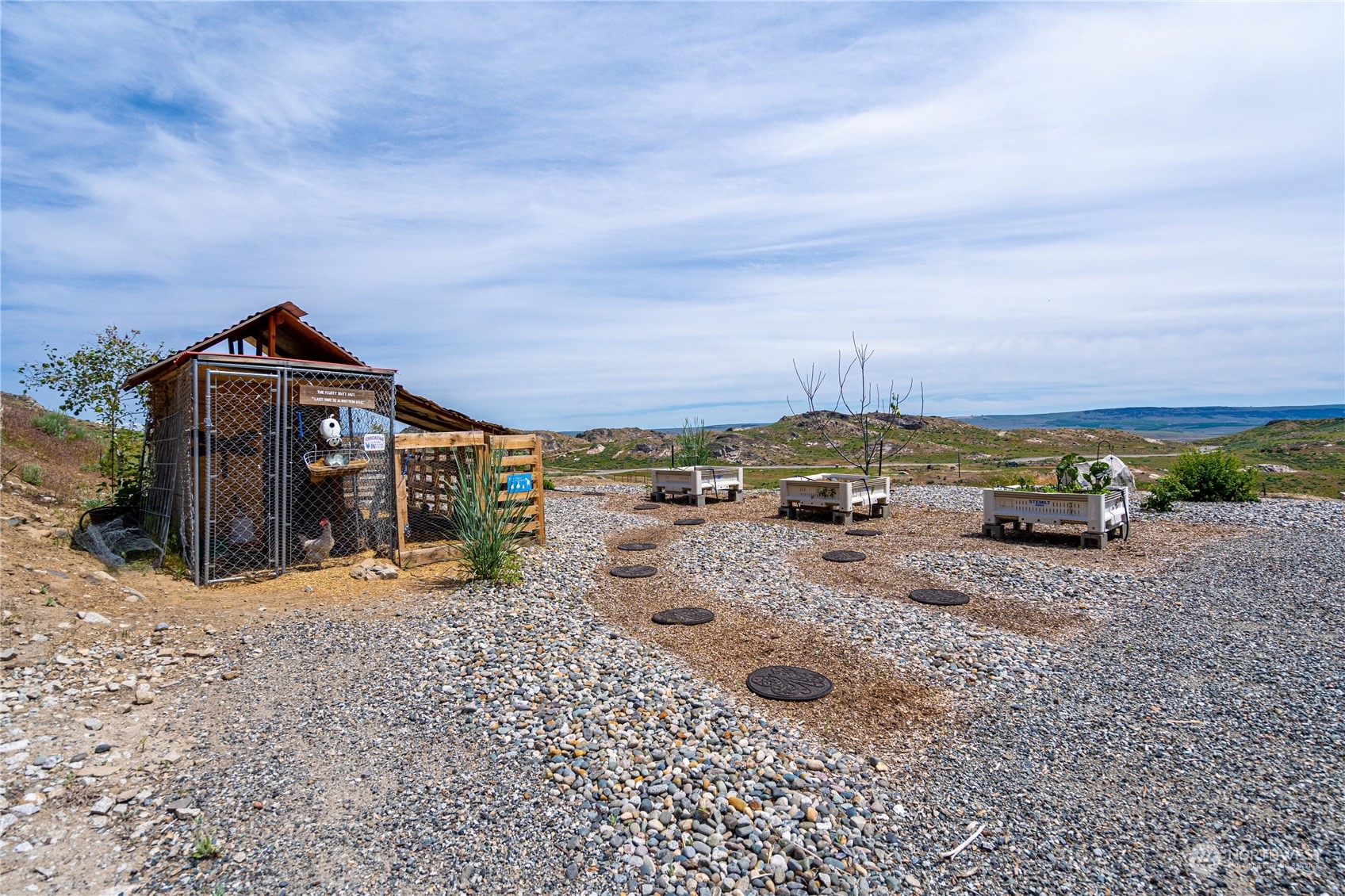 471 A Plata Road Brewster, WA 98812 - Photo 7 of 36 a view of a houses with sky view