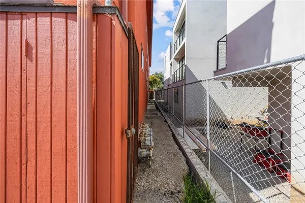 $2,200,000 | 502 Westminster Avenue, Venice, CA 90291