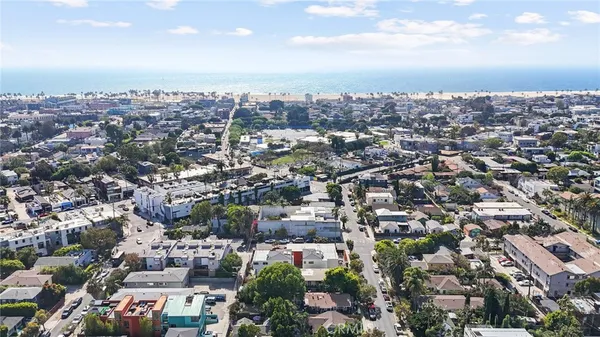 $2,200,000 | 502 Westminster Avenue, Venice, CA 90291