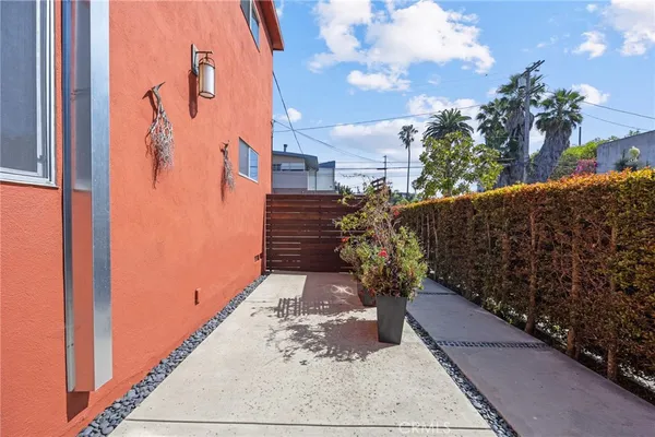 $2,200,000 | 502 Westminster Avenue, Venice, CA 90291