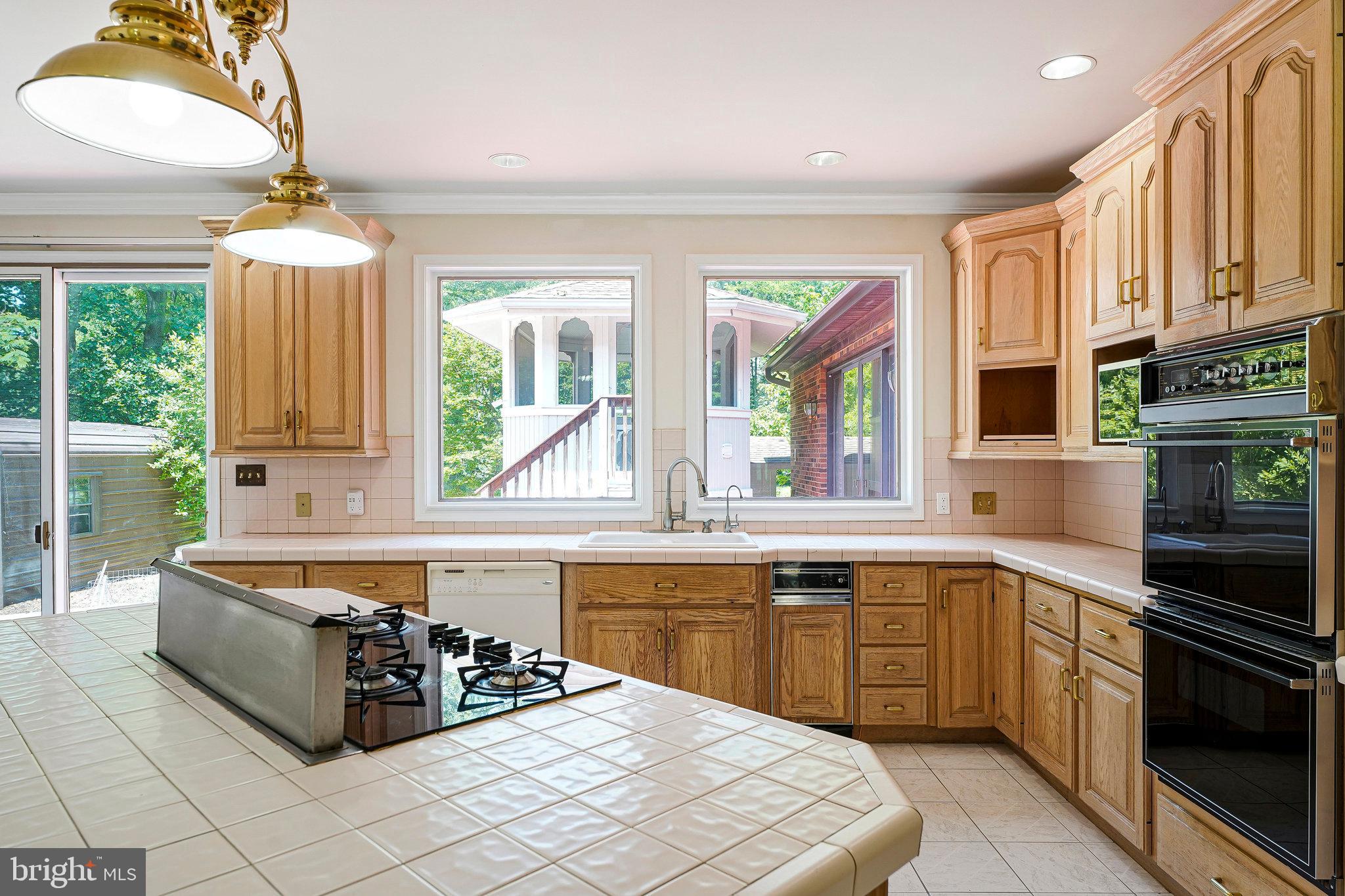8652 Tuttle Road Springfield, VA 22152 - Photo 4 of 102