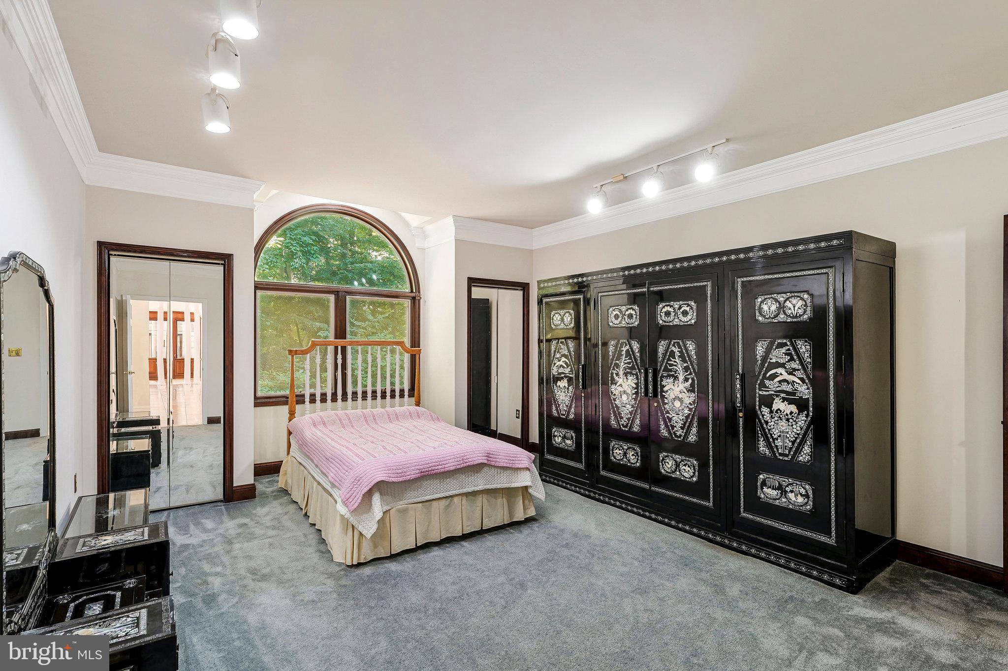 8652 Tuttle Road Springfield, VA 22152 - Photo 44 of 102 a spacious bedroom with a large bed and a large window