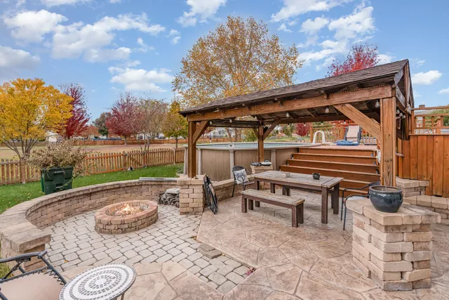 a view of a house with backyard and porch