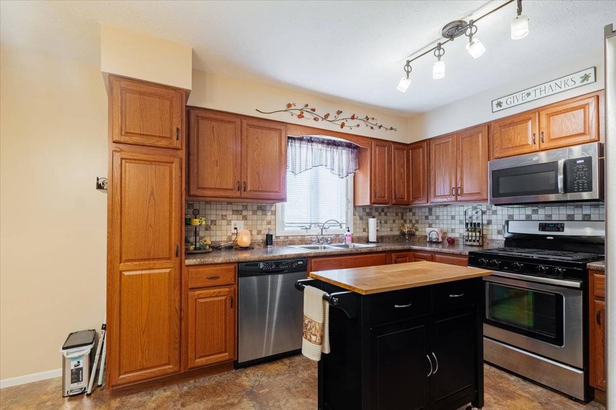 5 Devon Road Bloomington, IL 61704 - Photo 11 of 42