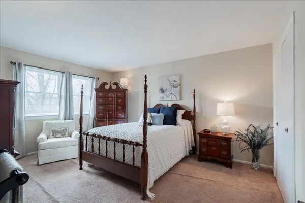 $299,000 | 5 Devon Road, Bloomington, IL 61704