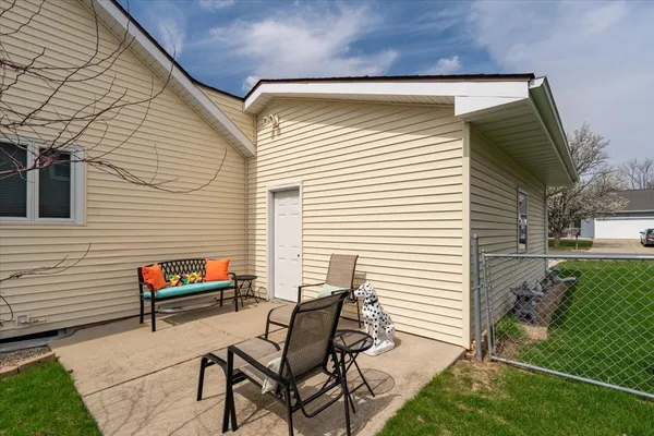 $299,000 | 5 Devon Road, Bloomington, IL 61704