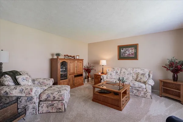$299,000 | 5 Devon Road, Bloomington, IL 61704