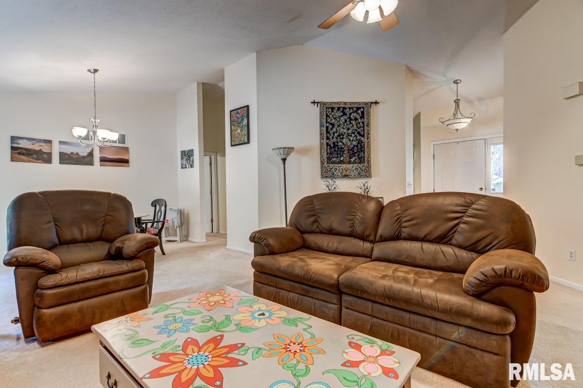 3325 Blueberry Lane Springfield, IL 62711 - Photo 6 of 36 Gallery Image 6