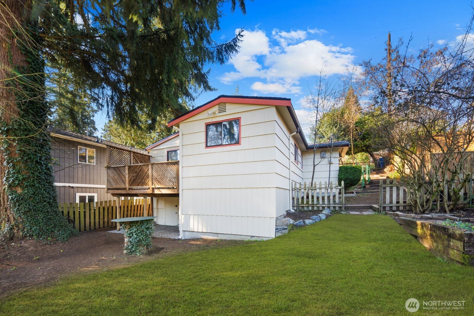 14044 Lenora Place North Seattle, WA 98133 - Photo 12 of 26