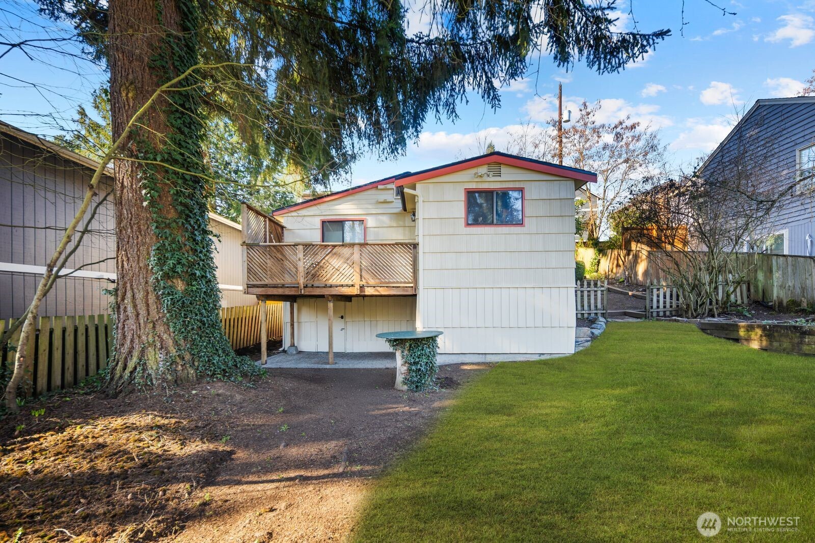 14044 Lenora Place North Seattle, WA 98133 - Photo 13 of 26