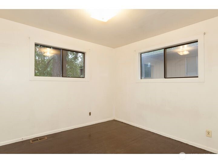 14044 Lenora Place North Seattle, WA 98133 - Photo 21 of 26