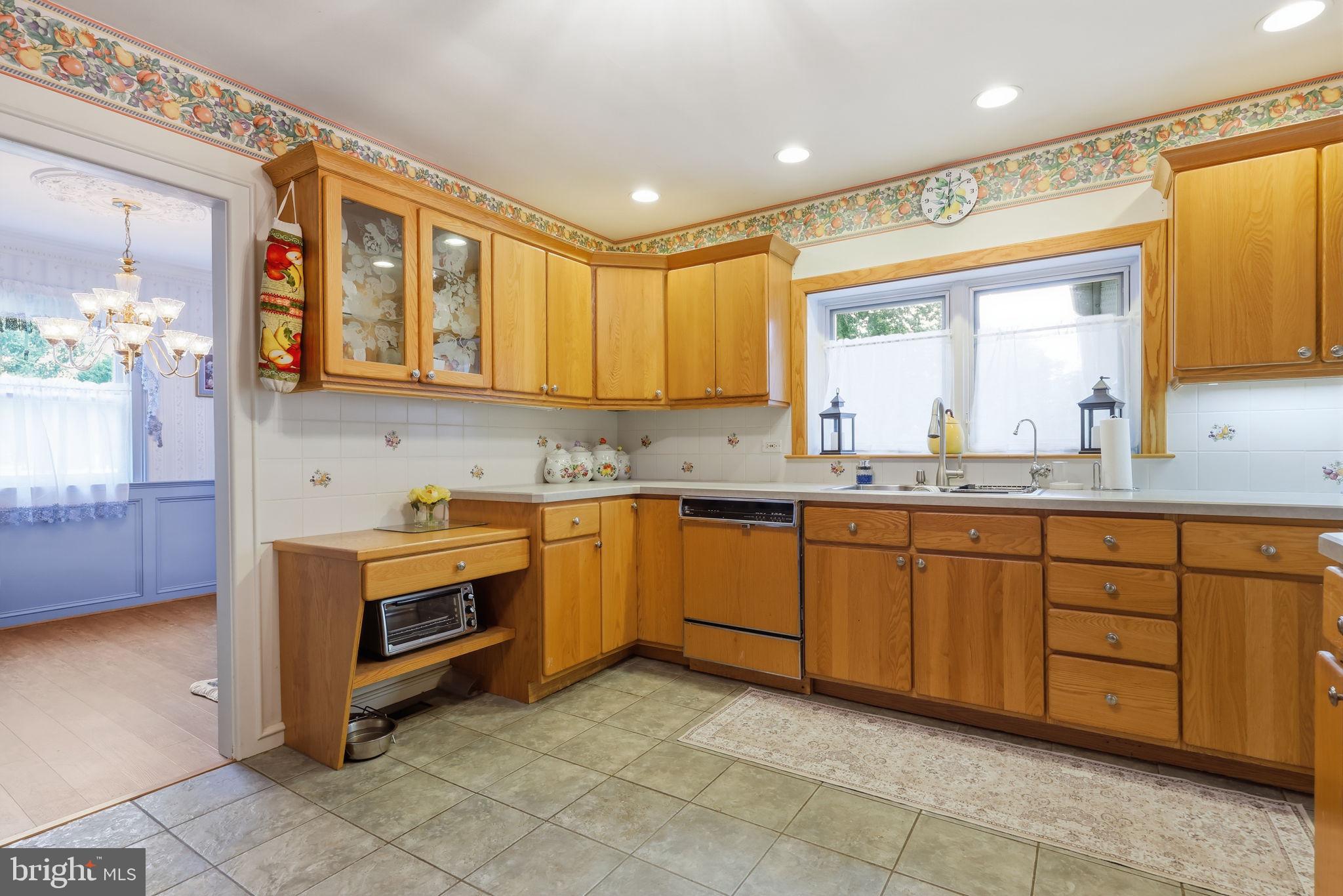 1011 Bristol Road Southampton, PA 18966 - Photo 18 of 35 Warm wood tones in a cozy kitchen.