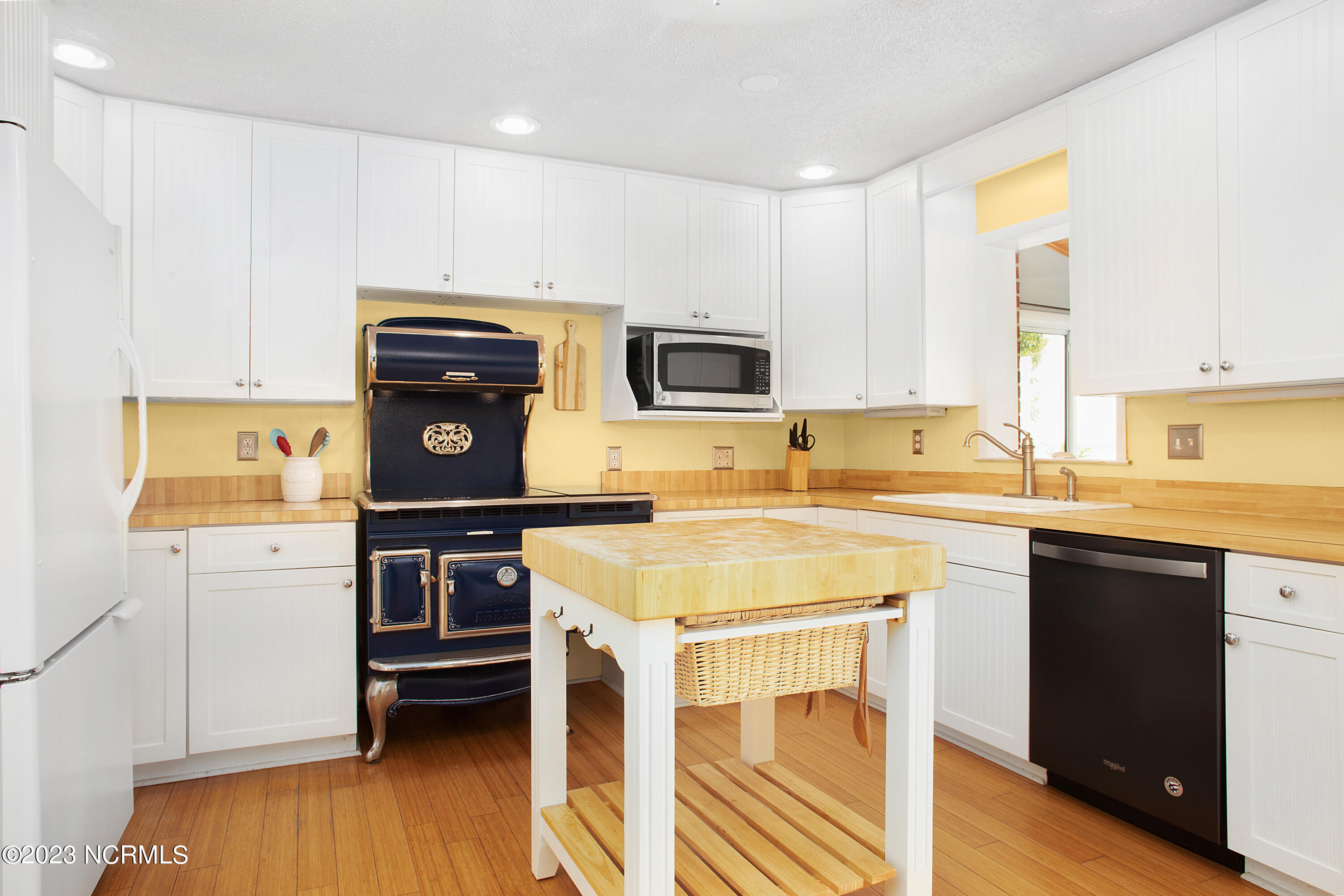 101 Gibbs Road New Bern, NC 28560 - Photo 6 of 48 Kitchen