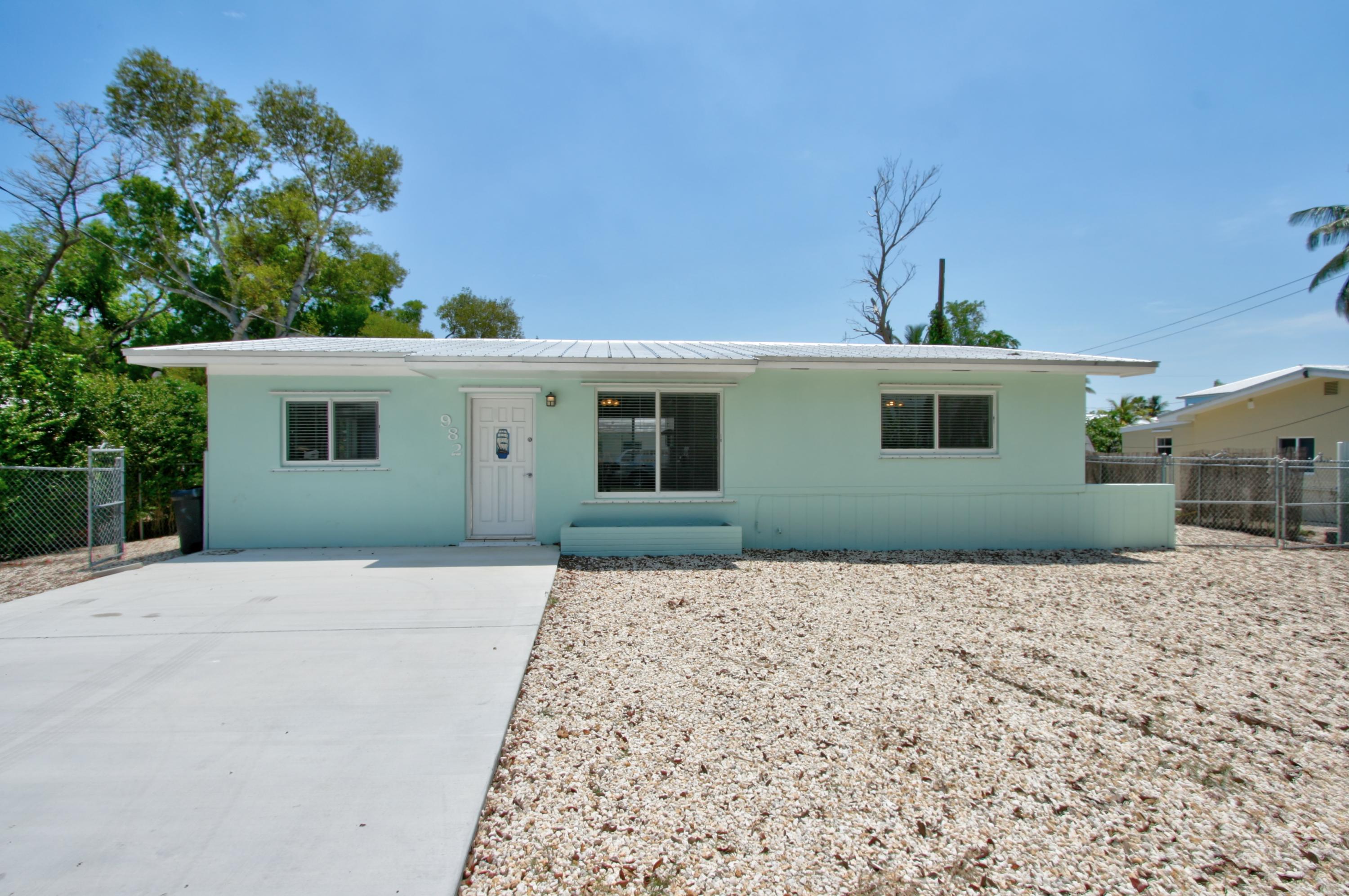 982 Oleander Road Key Largo, FL 33037 - Photo 13 of 25 Front 4