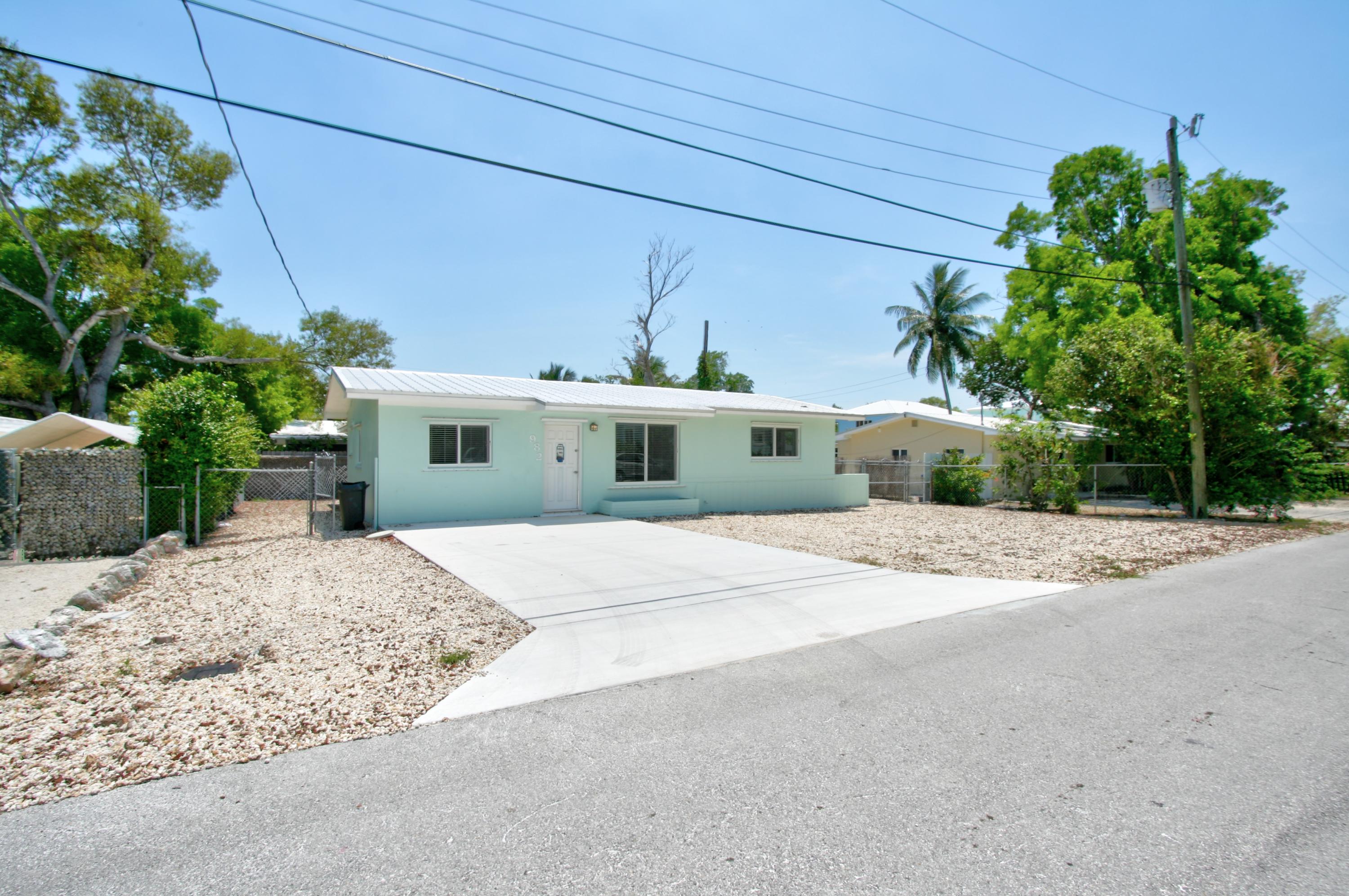 982 Oleander Road Key Largo, FL 33037 - Photo 15 of 25 Front 3