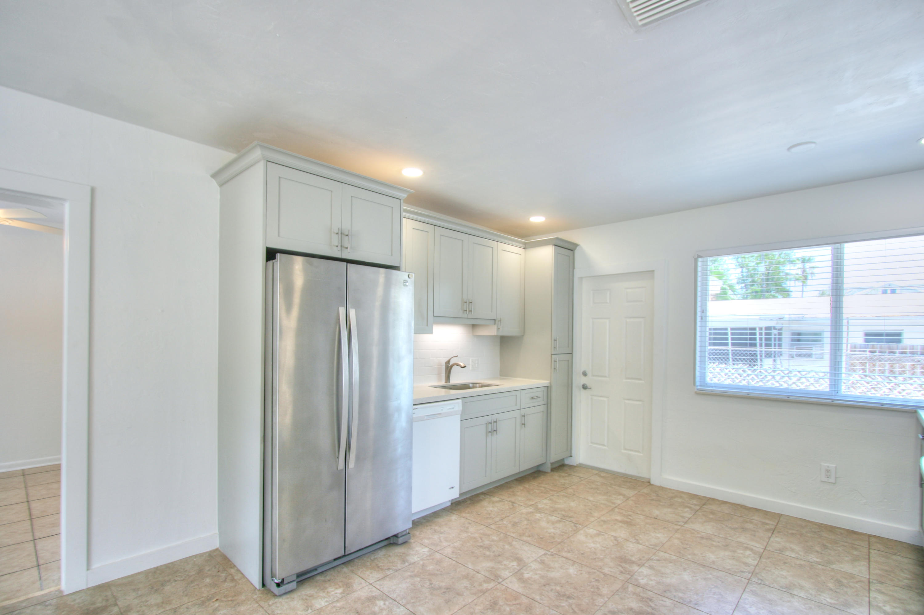 982 Oleander Road Key Largo, FL 33037 - Photo 17 of 25 Kitchen2